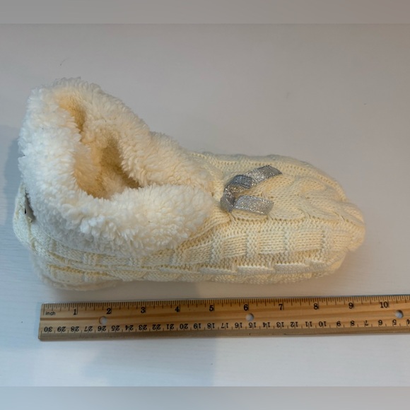 NWT MIXIT women’s ivory knit cozy slip-resistant slipper socks - small/medium - Picture 4 of 7